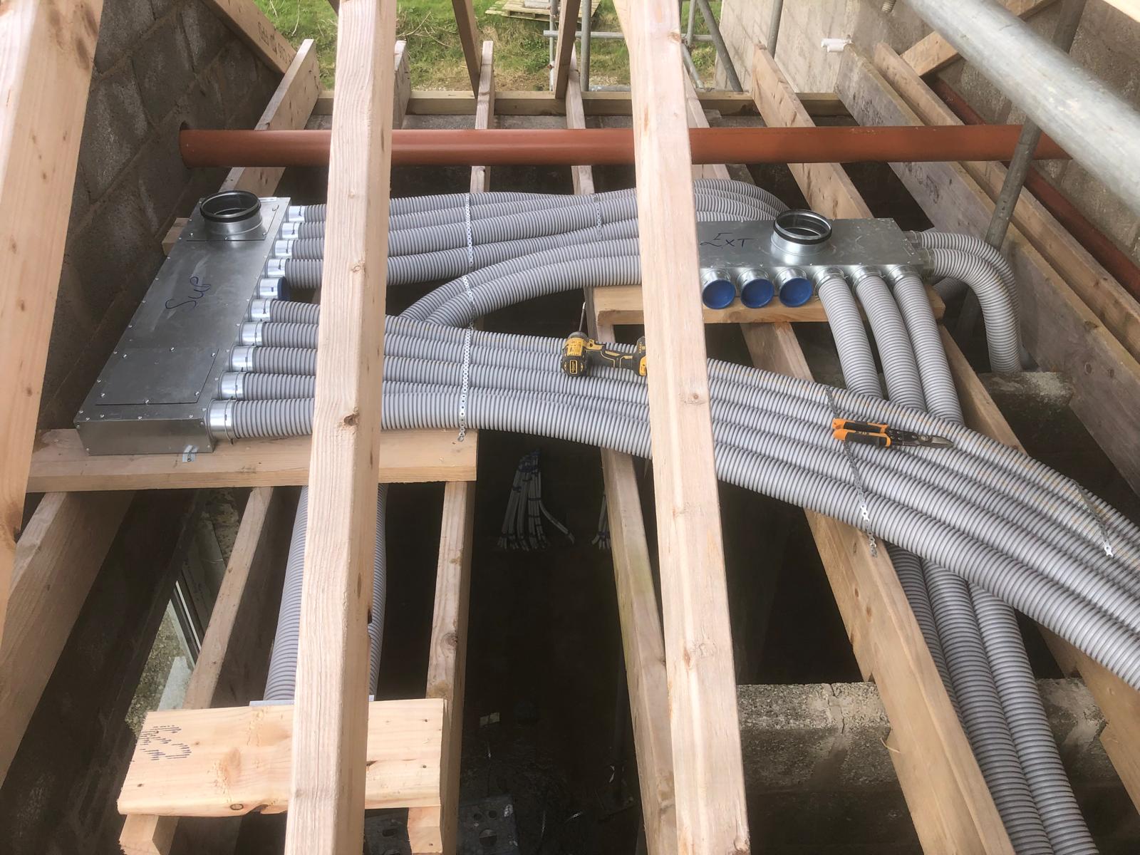 Supply & extract manifolds at first fix stage